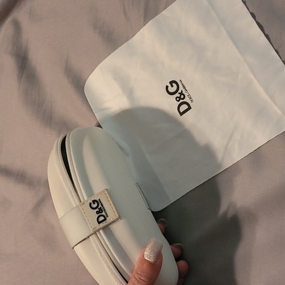 DOLCE AND GABBANA SUNGLASS UNISEX WITH CASE AND CLOTH - Picture 3 of 8